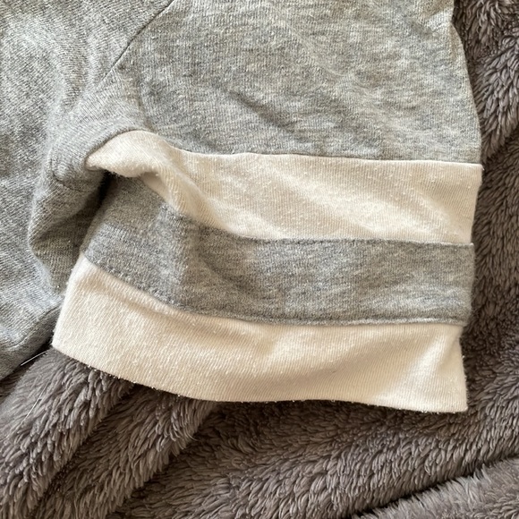 Old Navy Short-Sleeve Kids Small - Picture 2 of 4